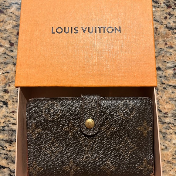 Louis Vuitton Monogram clasp wallet and Box with COA - Picture 11 of 12